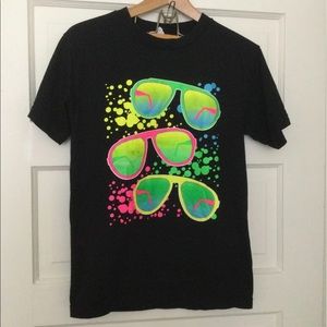 Black basic tee shirt with Logo